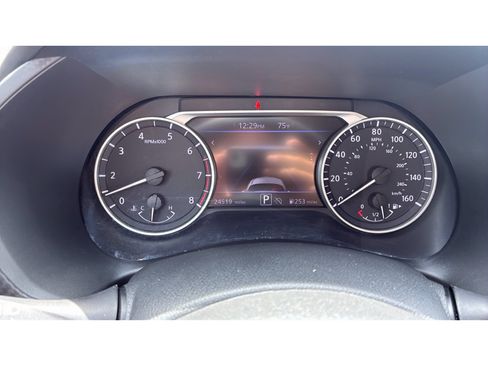 Used 2025 Nissan Sentra SV FWD image 14