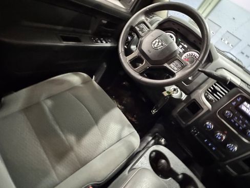 Used 2018 RAM 2500 Tradesman w/ Chrome Appearance Group image 13