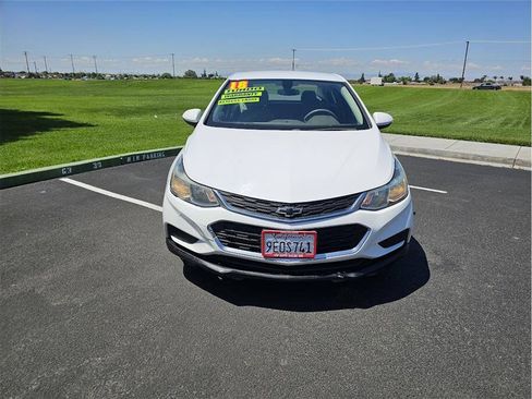 Used 2018 Chevrolet Cruze LS FWD image 2