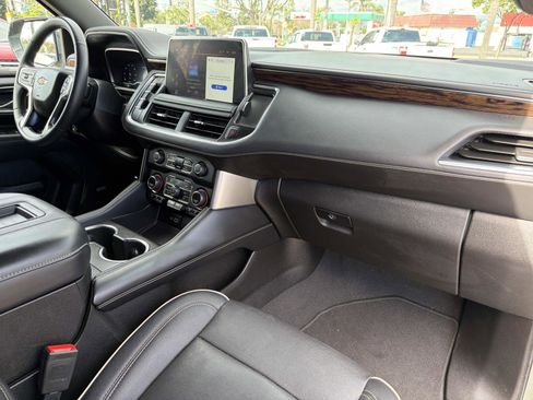 Used 2023 Chevrolet Suburban Premier image 33