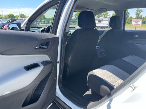 Used 2022 Chevrolet Equinox LS w/ LS Convenience Package FWD image 33