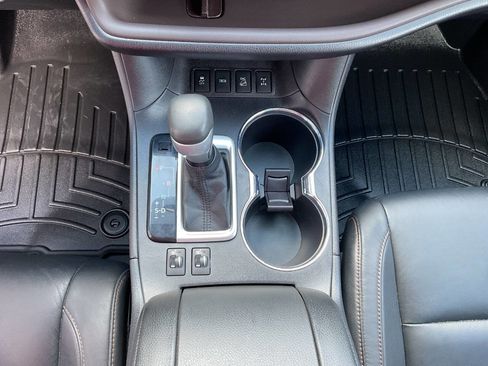 Used 2015 Toyota Highlander XLE AWD/4WD image 25