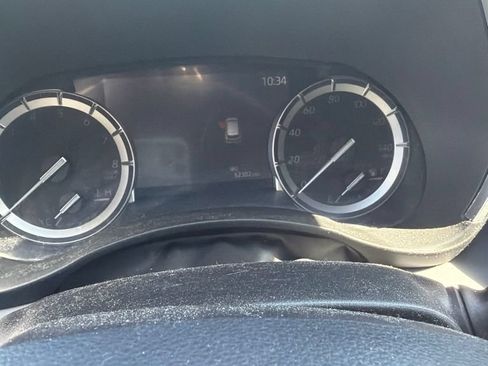 Used 2022 Toyota Highlander XLE AWD/4WD image 5
