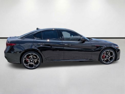 Used 2022 Alfa Romeo Giulia Veloce RWD image 3