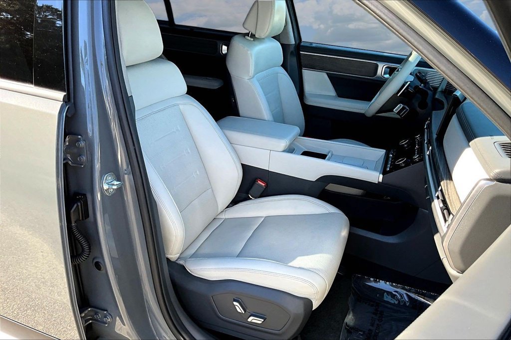 Used 2026 Hyundai Santa Fe Limited FWD image 32