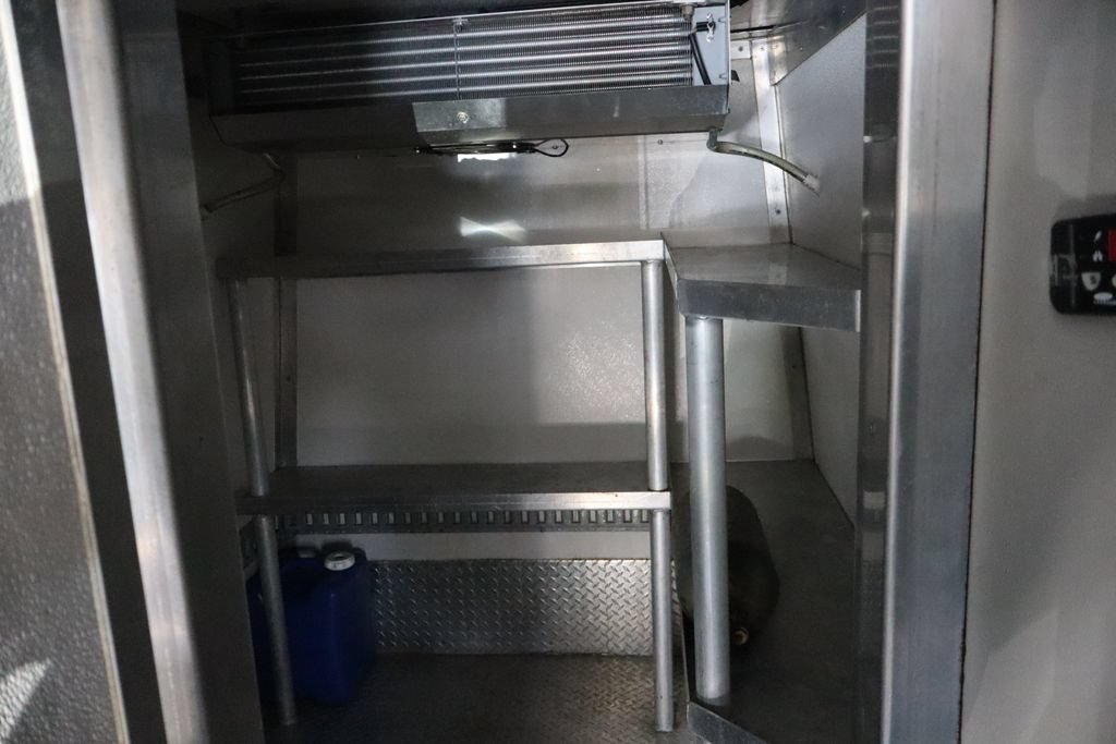 Used 2015 Mercedes-Benz Sprinter 2500 image 24