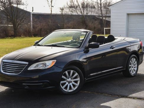 Used 2012 Chrysler 200 Touring FWD image 28