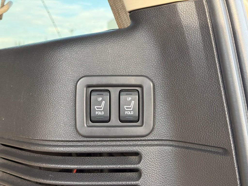 Used 2005 Lincoln Navigator Ultimate AWD/4WD image 11