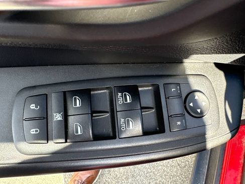 Used 2019 Jeep Cherokee Trailhawk w/ Cold Weather Group AWD/4WD image 25