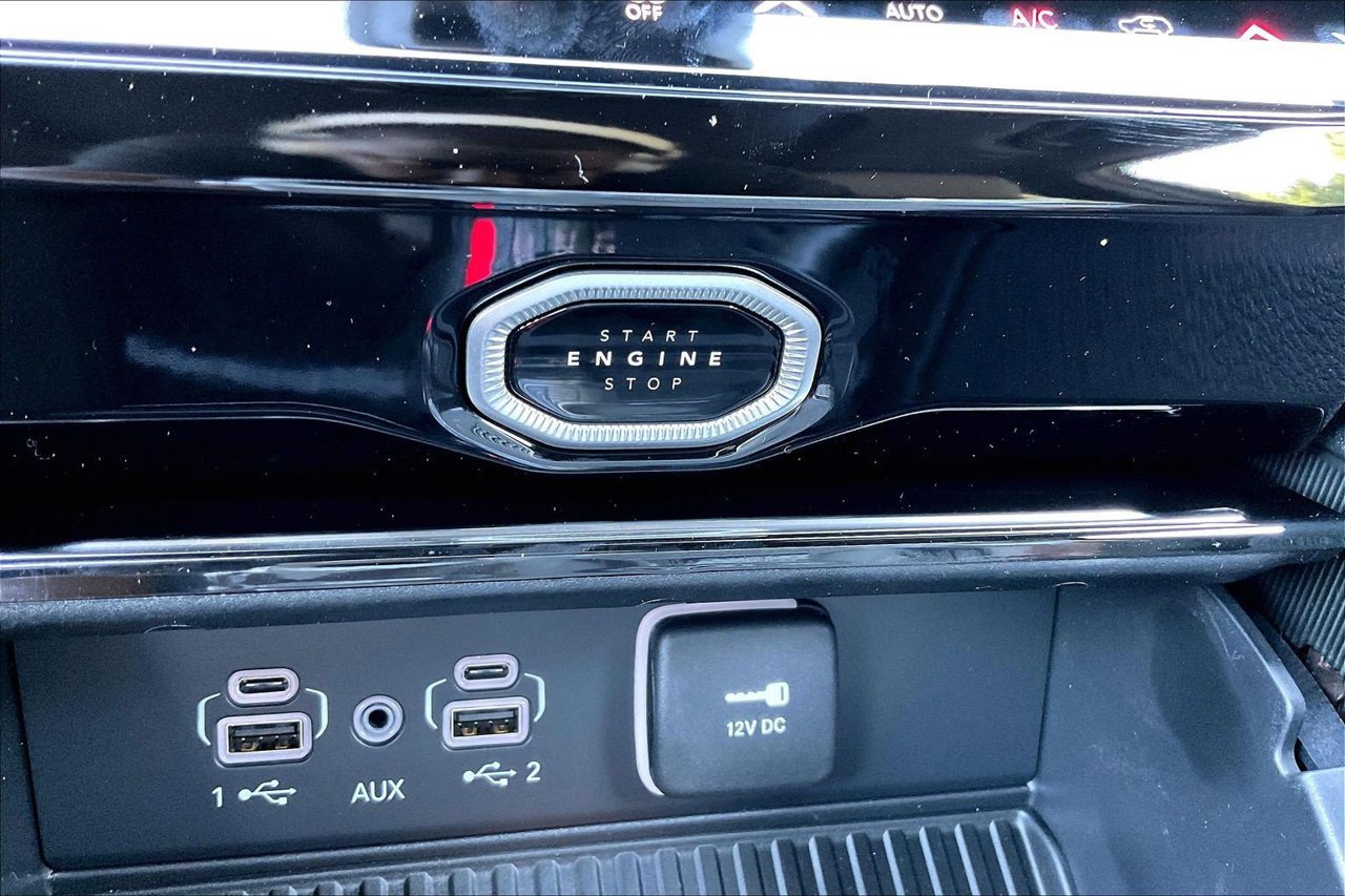 New 2027 Jeep Grand Cherokee Altitude RWD image 17