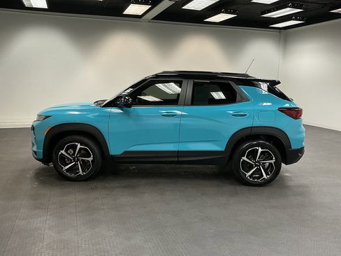 Used 2022 Chevrolet TrailBlazer RS w/ Sun and Liftgate Package AWD/4WD image 2