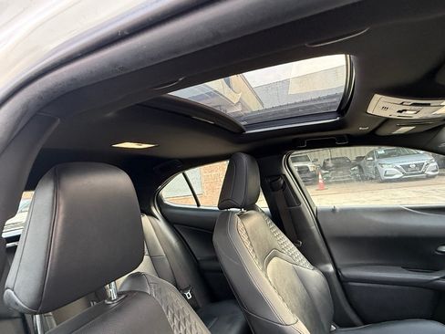Used 2021 Lexus UX 200 w/ Premium Package FWD image 13