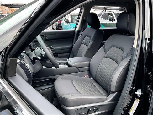 New 2026 Nissan Pathfinder SV image 9