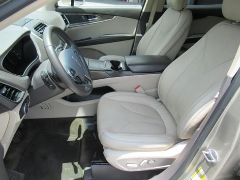 Used 2017 Lincoln MKX Reserve w/ Lincoln MKX Climate Package AWD/4WD image 16