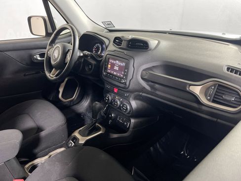 Used 2017 Jeep Renegade Latitude image 27