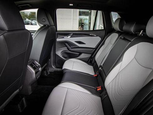 New 2026 Volkswagen Tiguan SE R-Line FWD image 28