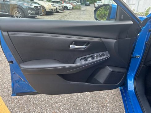 Used 2025 Nissan Sentra SV FWD image 18