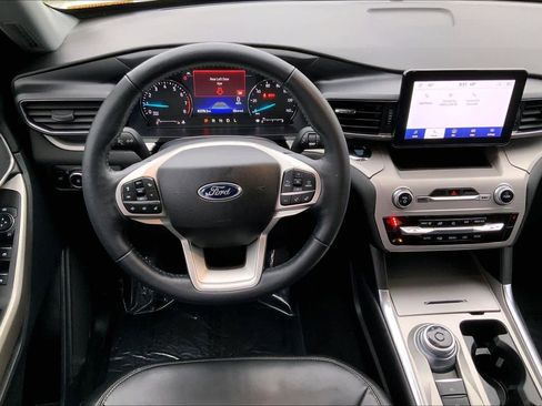 Used 2023 Ford Explorer XLT w/ Equipment Group 202A image 5