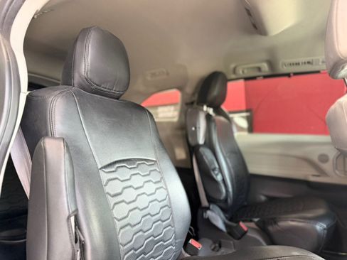 Used 2021 Toyota Sienna LE FWD image 15