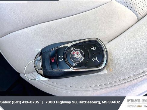Used 2024 Buick Enclave Essence FWD image 9