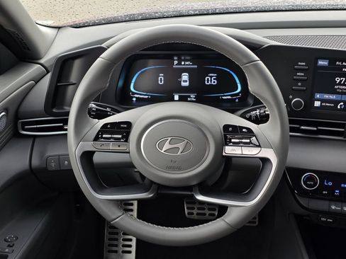 Used 2025 Hyundai Elantra Sport FWD image 26