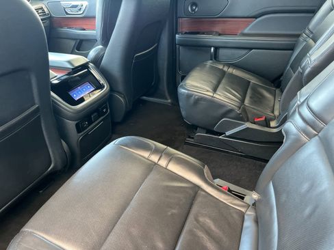 Used 2023 Lincoln Navigator Reserve image 4