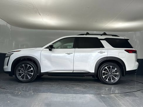 New 2026 Nissan Pathfinder Platinum w/ Cargo Package AWD/4WD image 6
