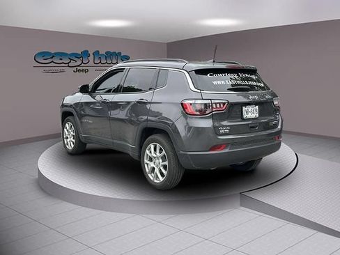 Used 2024 Jeep Compass Latitude w/ Sun and Sound Group AWD/4WD image 10