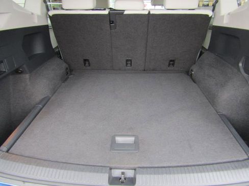 Used 2019 Volkswagen Tiguan SE image 8