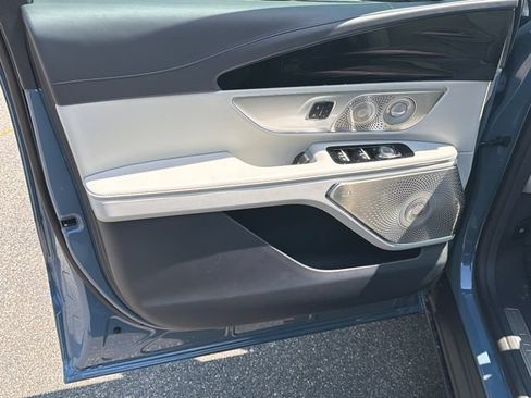 New 2026 Lincoln Nautilus Reserve AWD/4WD image 11