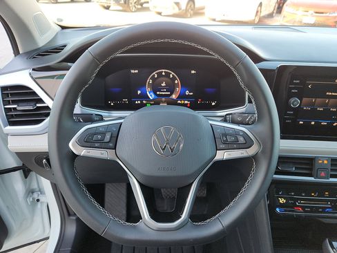 New 2026 Volkswagen Taos SE image 16