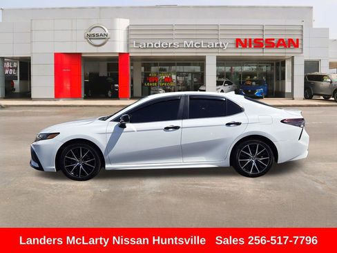 Used 2024 Toyota Camry SE FWD image 9