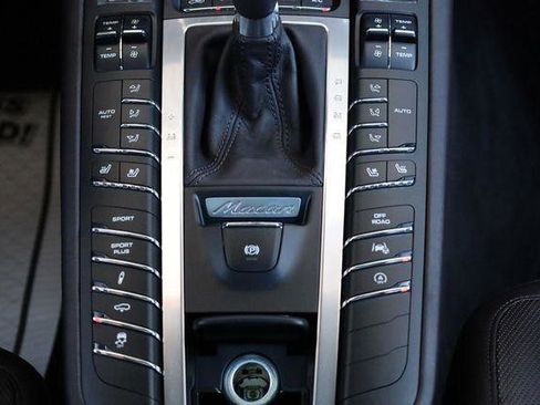 Used 2015 Porsche Macan Turbo AWD/4WD image 40