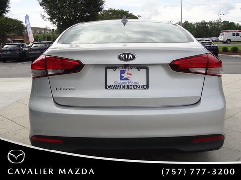 Used 2017 Kia Forte LX w/ LX Popular Package FWD image 5