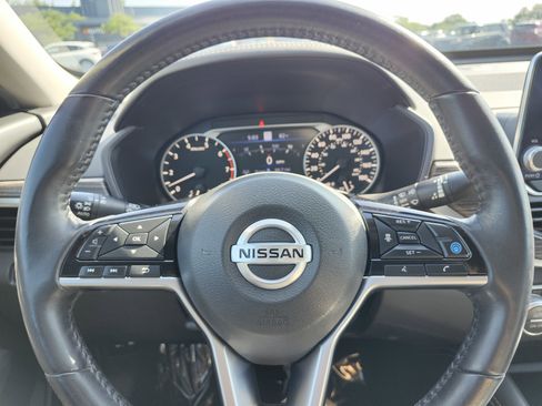 Used 2019 Nissan Altima 2.0 Platinum FWD image 30