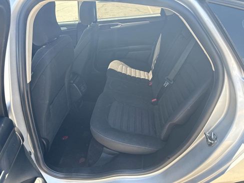 Used 2018 Ford Fusion SE w/ Fusion SE Technology Package FWD image 10