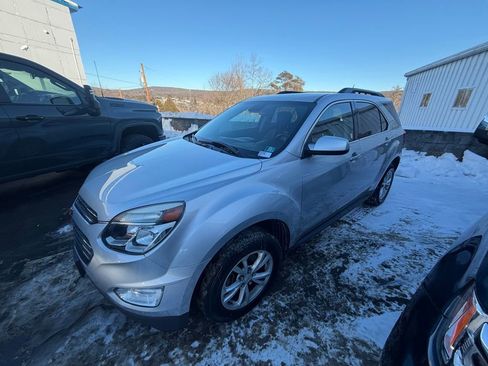 Used 2017 Chevrolet Equinox LT w/ Convenience Package image 2