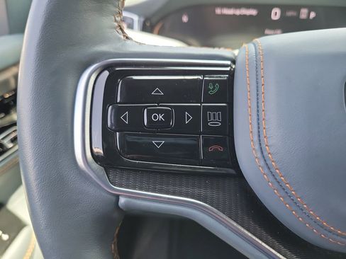Used 2024 Jeep Grand Wagoneer Series III w/ Rear Seat Video Group 1 AWD/4WD image 9