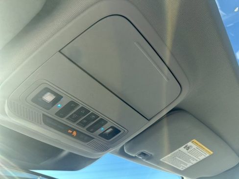 Used 2022 Ford Explorer XLT w/ Equipment Group 202A image 40