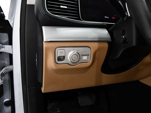 Used 2024 Mercedes-Benz GLS 450 4MATIC w/ Exclusive Trim Package image 11
