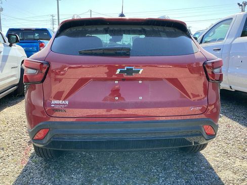 Used 2026 Chevrolet Trax RS w/ Sunroof Package FWD image 3
