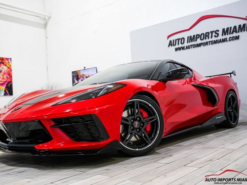 Used 2021 Chevrolet Corvette Stingray Coupe w/ Z51 Performance Package RWD image 3