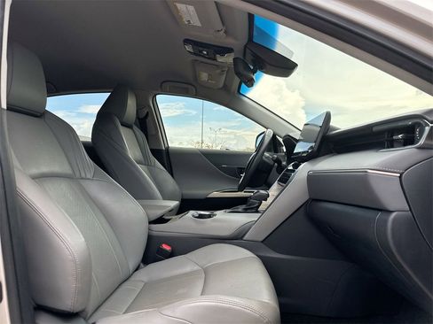 Used 2021 Toyota Venza Limited image 31