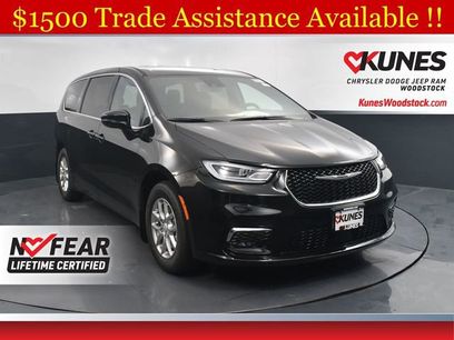 New 2025 Chrysler Pacifica Select