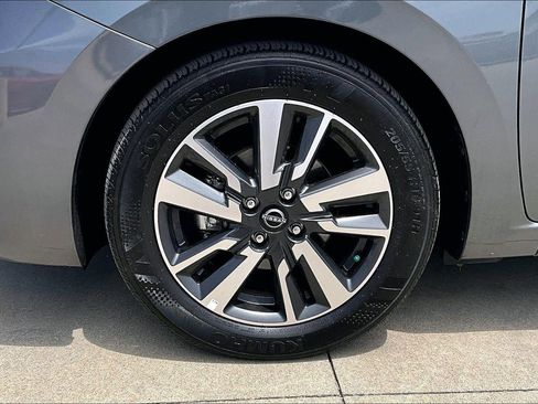 Used 2025 Nissan Versa SV FWD image 34