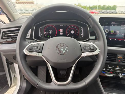 Certified 2025 Volkswagen Jetta SEL FWD image 11