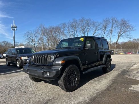 Used 2025 Jeep Wrangler Sport S image 6