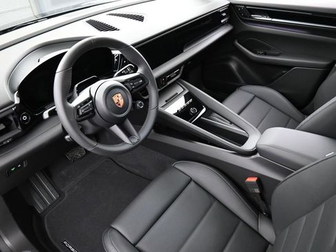 New 2026 Porsche Macan 4 Electric AWD/4WD image 4