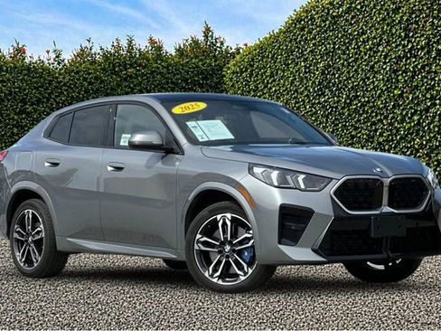 Used 2025 BMW X2 xDrive28i w/ M Sport Package AWD/4WD image 2