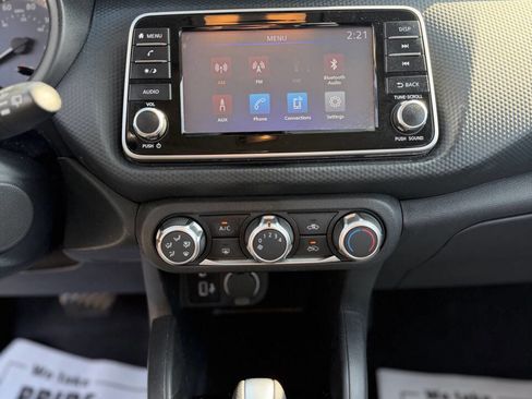 Used 2022 Nissan Kicks S image 3